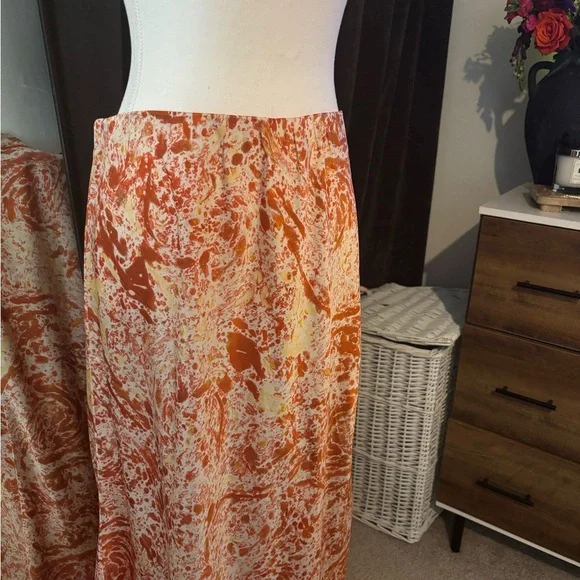 Satin Orange and Cream Skirt - Picture 2 of 3